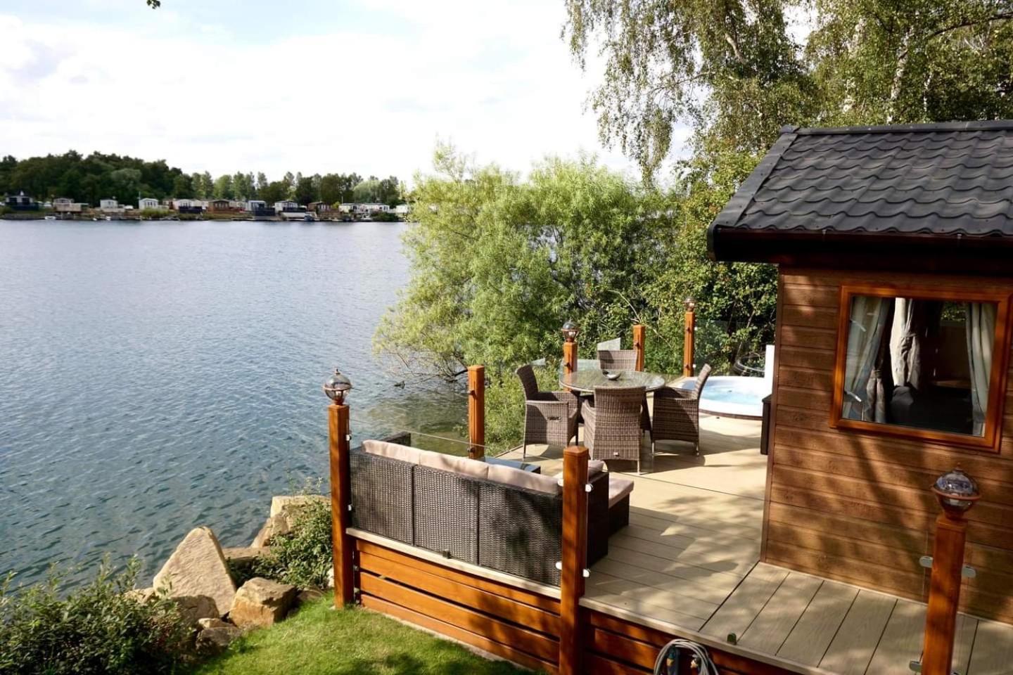 Fable Lodge Tattershall Lakes - Luxury Lakeside Lodge With Hot Tub Exterior foto