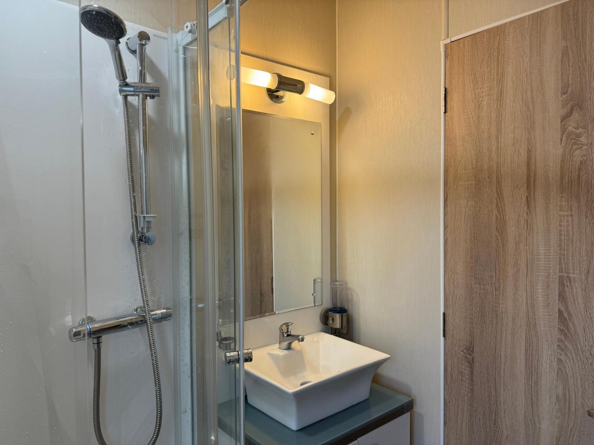Fable Lodge Tattershall Lakes - Luxury Lakeside Lodge With Hot Tub Exterior foto